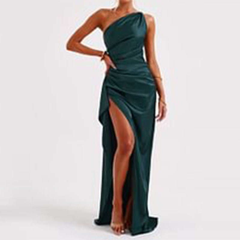 Robe élégante à une épaule, fente latérale