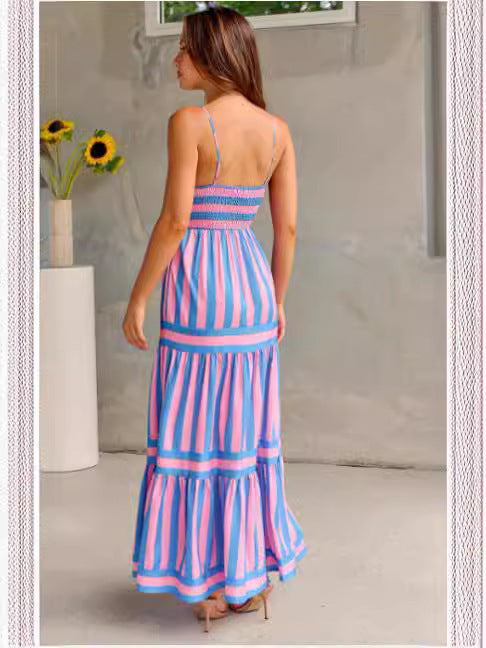 Robe à Rayures d’Été. Dos Nu et Élégance Décontractée
