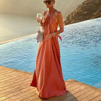 Robe longue dos nu en satin style élégant
