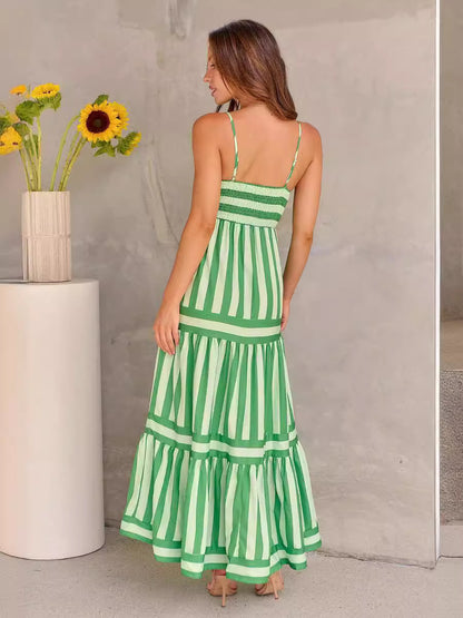 Robe à Rayures d’Été. Dos Nu et Élégance Décontractée
