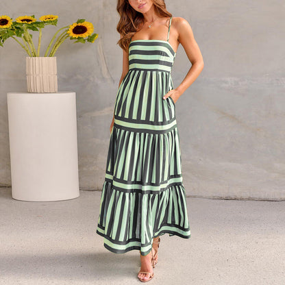 Robe à Rayures d’Été. Dos Nu et Élégance Décontractée