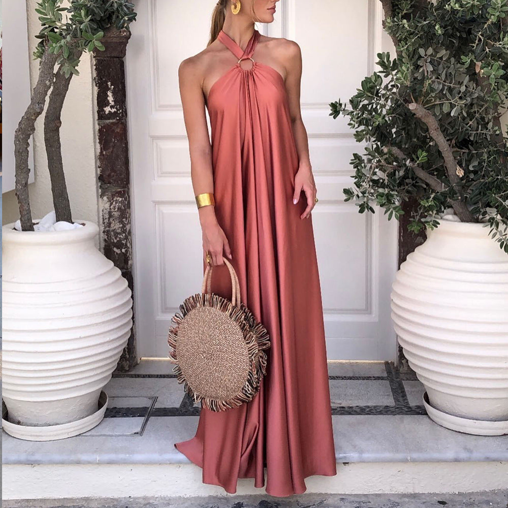 Robe longue dos nu en satin style élégant